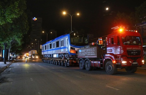 Đoàn tàu thứ 4 tuyến metro số 1 về depot Long Bình trong đêm TP.HCM giãn cách - Ảnh 4. Đoàn tàu thứ 4 tuyến metro số 1 về depot Long Bình trong đêm TP.HCM giãn cách - Ảnh 4.