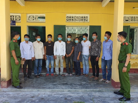 Cán bộ bảo vệ rừng tiếp tay cho lâm tặc phá rừng bị khởi tố - Ảnh 1. Cán bộ bảo vệ rừng tiếp tay cho lâm tặc phá rừng bị khởi tố - Ảnh 1.