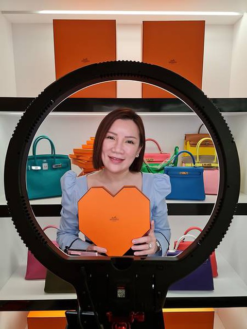 Livestream bán hàng hiệu, thành công ở Trung Quốc, thất bại ở Singapore - Ảnh 2. Livestream bán hàng hiệu, thành công ở Trung Quốc, thất bại ở Singapore - Ảnh 2.