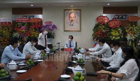 Bí thư Thành ủy TP.HCM Nguyễn Văn Nên: Người làm báo phải vững tay bút, tay máy - Ảnh 2. Bí thư Thành ủy TP.HCM Nguyễn Văn Nên: Người làm báo phải vững tay bút, tay máy - Ảnh 2.