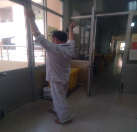 21 ngày đêm chạy đua giành giật sự sống cho bệnh nhân mắc COVID-19 - Ảnh 2. 21 ngày đêm chạy đua giành giật sự sống cho bệnh nhân mắc COVID-19 - Ảnh 2.