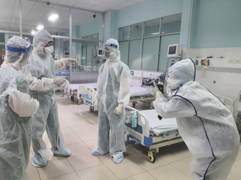 Chiều 21-6: Cả nước thêm 135 ca mắc COVID-19; Bộ Y tế tặng bằng khen nhà báo tác nghiệp ở tâm dịch - Ảnh 1. Chiều 21-6: Cả nước thêm 135 ca mắc COVID-19; Bộ Y tế tặng bằng khen nhà báo tác nghiệp ở tâm dịch - Ảnh 1.