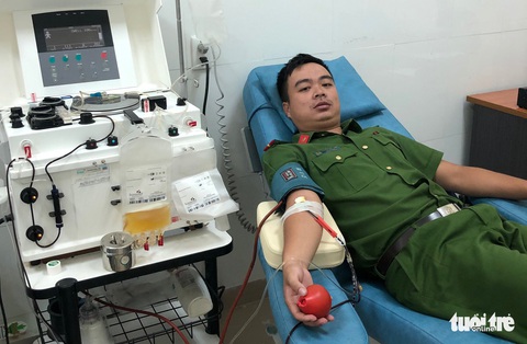 Lính cứu hỏa xung kích nơi tuyến đầu - Ảnh 5. Lính cứu hỏa xung kích nơi tuyến đầu - Ảnh 5.