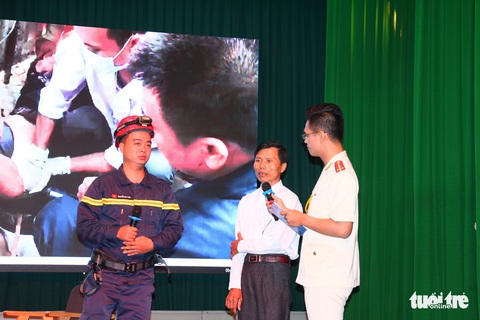Lính cứu hỏa xung kích nơi tuyến đầu - Ảnh 2. Lính cứu hỏa xung kích nơi tuyến đầu - Ảnh 2.