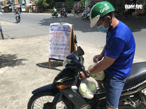 Thương sao cái tủ lạnh cộng đồng ở Sài Gòn - Ảnh 7. Thương sao cái tủ lạnh cộng đồng ở Sài Gòn - Ảnh 7.