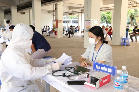 Khoảng 120.000 công nhân ở Bắc Giang sẽ lần lượt trở lại nhà máy - Ảnh 1. Khoảng 120.000 công nhân ở Bắc Giang sẽ lần lượt trở lại nhà máy - Ảnh 1.