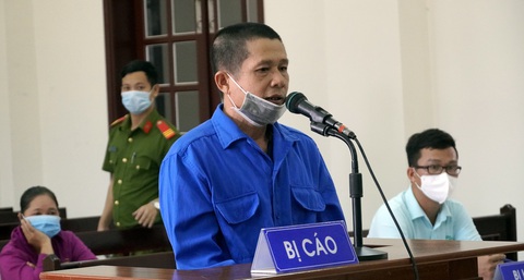 Kẻ vừa cưa vừa trộm 26 cây hoa giấy khiến dư luận bất bình lãnh 7 năm tù - Ảnh 1. Kẻ vừa cưa vừa trộm 26 cây hoa giấy khiến dư luận bất bình lãnh 7 năm tù - Ảnh 1.