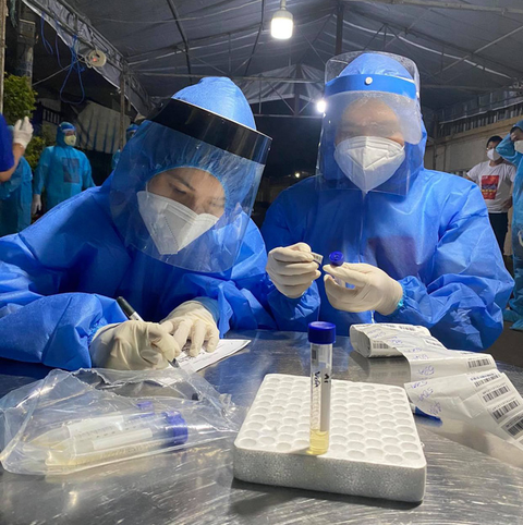 Tình người nơi tuyến đầu phòng chống dịch COVID-19: Nể phục, biết ơn và hạnh phúc - Ảnh 3. Tình người nơi tuyến đầu phòng chống dịch COVID-19: Nể phục, biết ơn và hạnh phúc - Ảnh 3.