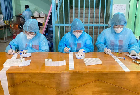 Tình người nơi tuyến đầu phòng chống dịch COVID-19: Nể phục, biết ơn và hạnh phúc - Ảnh 5. Tình người nơi tuyến đầu phòng chống dịch COVID-19: Nể phục, biết ơn và hạnh phúc - Ảnh 5.