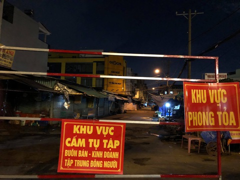 TP.HCM: Phong tỏa, lấy mẫu xét nghiệm diện rộng ở chợ Sơn Kỳ - Ảnh 2. TP.HCM: Phong tỏa, lấy mẫu xét nghiệm diện rộng ở chợ Sơn Kỳ - Ảnh 2.