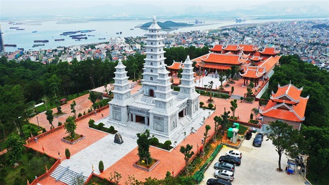 Sức hút diệu kỳ của quần thể tâm linh trên núi Ba Đèo - Ảnh 2. Sức hút diệu kỳ của quần thể tâm linh trên núi Ba Đèo - Ảnh 2.