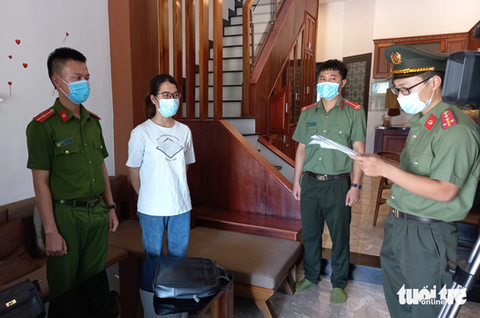 Bắt 1 phiên dịch tổ chức cho người nước ngoài đội lốt chuyên gia nhập cảnh trái phép - Ảnh 1. Bắt 1 phiên dịch tổ chức cho người nước ngoài đội lốt chuyên gia nhập cảnh trái phép - Ảnh 1.