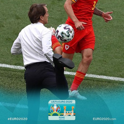 3 loại vắc xin ngừa COVID-19 trở thành bộ 3 đẹp nhất ở Euro 2020 - Ảnh 6. 3 loại vắc xin ngừa COVID-19 trở thành bộ 3 đẹp nhất ở Euro 2020 - Ảnh 6.