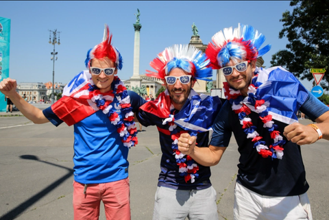 Nhầm lẫn Budapest với Bucharest, các CĐV Pháp lưu lạc sang Romania xem Euro 2020 - Ảnh 1. Nhầm lẫn Budapest với Bucharest, các CĐV Pháp lưu lạc sang Romania xem Euro 2020 - Ảnh 1.