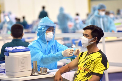 Nhiều bệnh viện quận, huyện ở TP.HCM bắt đầu tiêm ngừa vắc xin phòng COVID-19 đợt 5 - Ảnh 1. Nhiều bệnh viện quận, huyện ở TP.HCM bắt đầu tiêm ngừa vắc xin phòng COVID-19 đợt 5 - Ảnh 1.