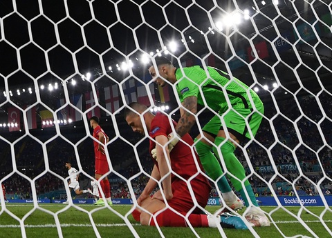 20 khoảnh khắc đáng nhớ vòng bảng Euro 2020 - Ảnh 1. 20 khoảnh khắc đáng nhớ vòng bảng Euro 2020 - Ảnh 1.