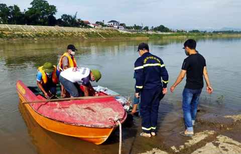 Phát hiện thi thể hai mẹ con trong tư thế ôm nhau dưới ao, cách nhà 1km - Ảnh 1. Phát hiện thi thể hai mẹ con trong tư thế ôm nhau dưới ao, cách nhà 1km - Ảnh 1.
