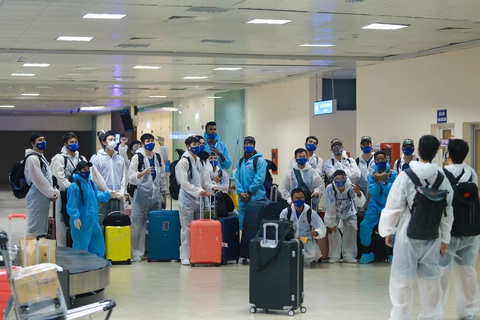 Các đội bóng đi chuyên cơ đến Nha Trang dự VBA 2021 - Ảnh 1. Các đội bóng đi chuyên cơ đến Nha Trang dự VBA 2021 - Ảnh 1.