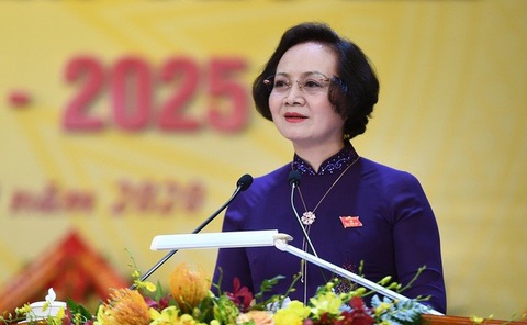 Cán bộ, công chức thuộc Bộ Nội vụ phải ăn mặc kín đáo, váy quá gối, không xẻ tà quá cao - Ảnh 1. Cán bộ, công chức thuộc Bộ Nội vụ phải ăn mặc kín đáo, váy quá gối, không xẻ tà quá cao - Ảnh 1.
