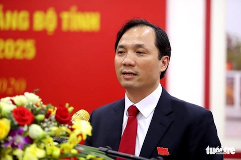 Ông Hoàng Trung Dũng tái đắc cử chủ tịch HĐND tỉnh Hà Tĩnh - Ảnh 1. Ông Hoàng Trung Dũng tái đắc cử chủ tịch HĐND tỉnh Hà Tĩnh - Ảnh 1.