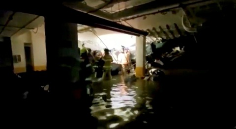 Tòa nhà 12 tầng bị sập ở Mỹ đã bị lún nhiều năm - Ảnh 4. Tòa nhà 12 tầng bị sập ở Mỹ đã bị lún nhiều năm - Ảnh 4.