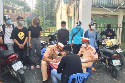 Ngăn chặn nhóm thanh thiếu niên có dấu hiệu đua xe trái phép - Ảnh 1. Ngăn chặn nhóm thanh thiếu niên có dấu hiệu đua xe trái phép - Ảnh 1.
