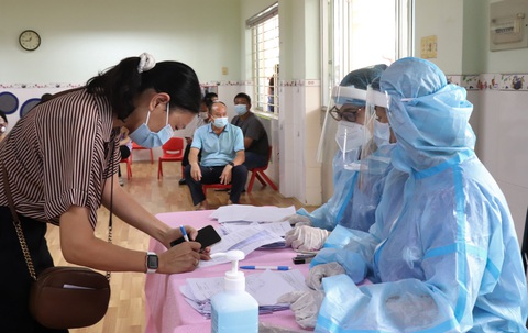 5 quận, huyện ở TP.HCM có nhiều ca mắc COVID-19 phải lấy 500.000 mẫu/ngày trong 5 ngày - Ảnh 1. 5 quận, huyện ở TP.HCM có nhiều ca mắc COVID-19 phải lấy 500.000 mẫu/ngày trong 5 ngày - Ảnh 1.