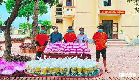 Hai tuần vào trận địa chống dịch nấu hàng ngàn suất cơm miễn phí cho dân - Ảnh 3. Hai tuần vào trận địa chống dịch nấu hàng ngàn suất cơm miễn phí cho dân - Ảnh 3.