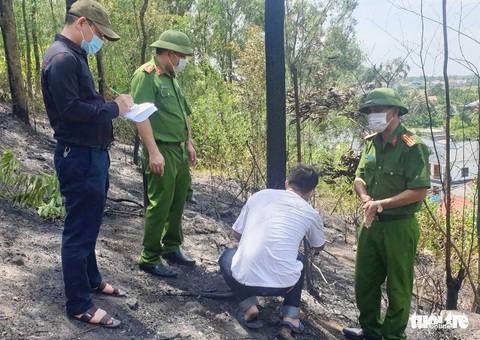 Đi tập thể dục vứt tàn thuốc lá gây cháy rừng, dập hai tiếng mới xong - Ảnh 1. Đi tập thể dục vứt tàn thuốc lá gây cháy rừng, dập hai tiếng mới xong - Ảnh 1.