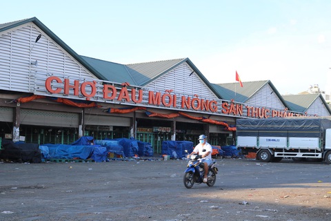 Xét nghiệm nhanh COVID-19 hằng tuần cho người làm việc, bán hàng tại các chợ - Ảnh 1. Xét nghiệm nhanh COVID-19 hằng tuần cho người làm việc, bán hàng tại các chợ - Ảnh 1.