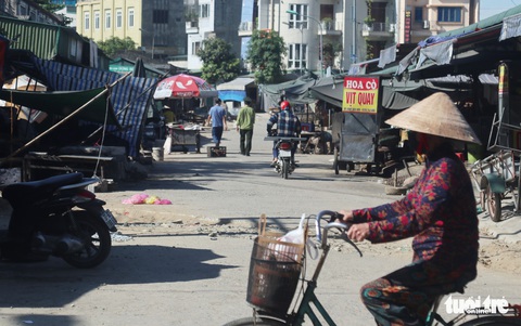 Một ngày Nghệ An có 11 ca COVID-19, TP Vinh tạm dừng thêm một chợ dân sinh - Ảnh 2. Một ngày Nghệ An có 11 ca COVID-19, TP Vinh tạm dừng thêm một chợ dân sinh - Ảnh 2.