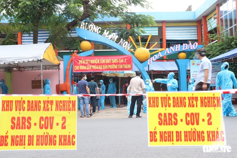 TP.HCM lấy 500.000 mẫu xét nghiệm mỗi ngày truy tìm F0 - Ảnh 1. TP.HCM lấy 500.000 mẫu xét nghiệm mỗi ngày truy tìm F0 - Ảnh 1.