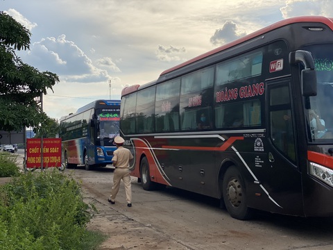 Ca test nhanh nghi COVID-19 tại Đắk Lắk là công nhân từ TP.HCM về - Ảnh 2. Ca test nhanh nghi COVID-19 tại Đắk Lắk là công nhân từ TP.HCM về - Ảnh 2.
