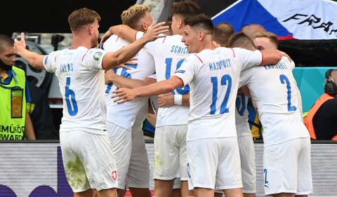 De Ligt bị đuổi, Hà Lan thua sốc CH Czech - Ảnh 1. De Ligt bị đuổi, Hà Lan thua sốc CH Czech - Ảnh 1.