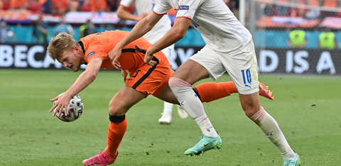 Matthijs de Ligt: “Hà Lan thua sốc vì sai lầm của tôi” - Ảnh 1. Matthijs de Ligt: “Hà Lan thua sốc vì sai lầm của tôi” - Ảnh 1.