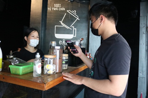 Ăn canh bún, mua trà sữa, cà phê... không chạm đến tiền - Ảnh 5. Ăn canh bún, mua trà sữa, cà phê... không chạm đến tiền - Ảnh 5.