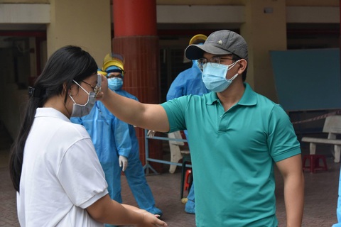 Sáng 28-6: 62/97 ca mắc COVID mới ở TP.HCM, đề nghị thí điểm ‘hộ chiếu vắc xin’ ở Phú Quốc - Ảnh 1. Sáng 28-6: 62/97 ca mắc COVID mới ở TP.HCM, đề nghị thí điểm ‘hộ chiếu vắc xin’ ở Phú Quốc - Ảnh 1.