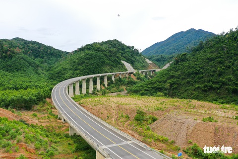 Gấp rút thi công cao tốc nối Quảng Trị - Huế - Đà Nẵng - Ảnh 7. Gấp rút thi công cao tốc nối Quảng Trị - Huế - Đà Nẵng - Ảnh 7.