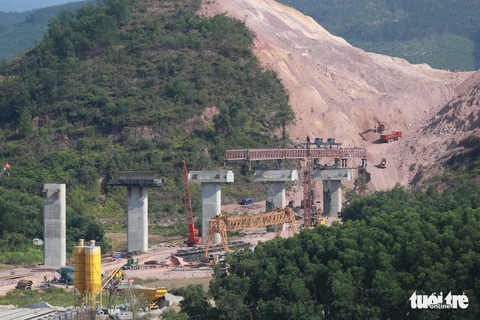 Gấp rút thi công cao tốc nối Quảng Trị - Huế - Đà Nẵng - Ảnh 2. Gấp rút thi công cao tốc nối Quảng Trị - Huế - Đà Nẵng - Ảnh 2.
