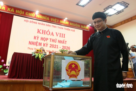 Ông Nguyễn Văn Phương trở thành chủ tịch UBND tỉnh Thừa Thiên Huế - Ảnh 2. Ông Nguyễn Văn Phương trở thành chủ tịch UBND tỉnh Thừa Thiên Huế - Ảnh 2.