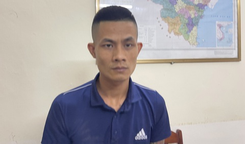 Bắt 2 nghi phạm mua bán ma túy luôn thủ súng quân dụng - Ảnh 2. Bắt 2 nghi phạm mua bán ma túy luôn thủ súng quân dụng - Ảnh 2.