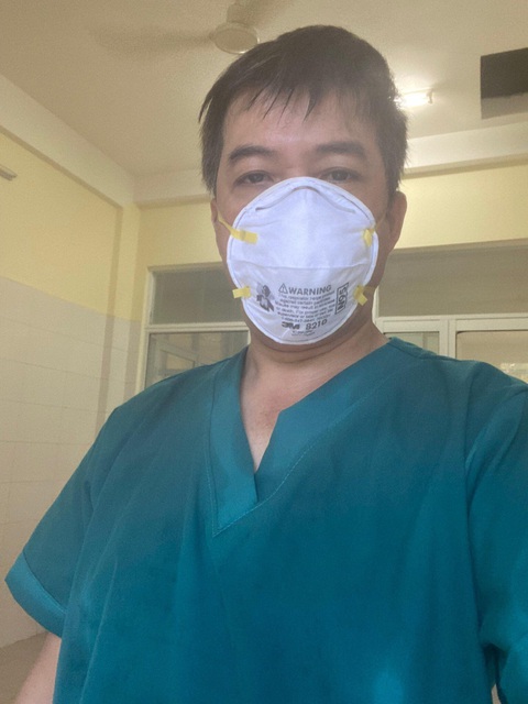 ‘Bác sĩ 91’ hai năm chống COVID, chỉ nhìn con qua cổng bệnh viện - Ảnh 2. ‘Bác sĩ 91’ hai năm chống COVID, chỉ nhìn con qua cổng bệnh viện - Ảnh 2.