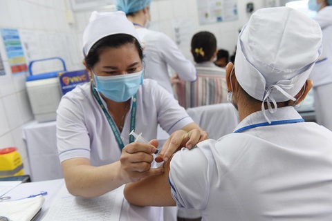 TP.HCM: Đã có gần 711.000 người được tiêm vắc xin trong đợt 4 - Ảnh 1. TP.HCM: Đã có gần 711.000 người được tiêm vắc xin trong đợt 4 - Ảnh 1.