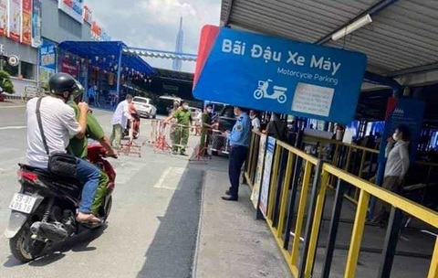 Siêu thị Mega Market An Phú tạm đóng cửa do liên quan ca COVID-19 - Ảnh 2. Siêu thị Mega Market An Phú tạm đóng cửa do liên quan ca COVID-19 - Ảnh 2.