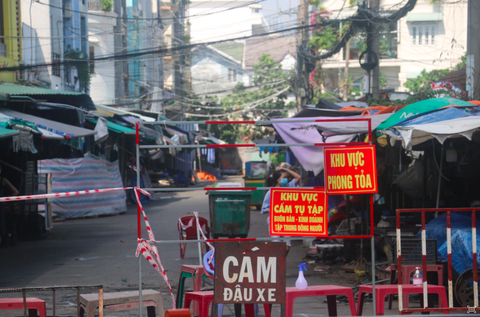Thủ Đức khẩn cấp đề nghị Bình Dương cho tiểu thương chợ giáp ranh ghi nhật ký bán hàng - Ảnh 1. Thủ Đức khẩn cấp đề nghị Bình Dương cho tiểu thương chợ giáp ranh ghi nhật ký bán hàng - Ảnh 1.