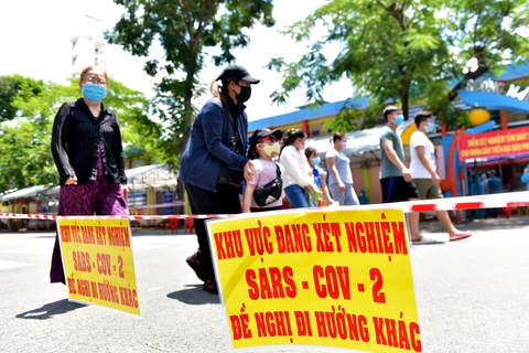 TP.HCM xét nghiệm tầm soát COVID-19: 500.000 mẫu/ngày sao cho an toàn? - Ảnh 1. TP.HCM xét nghiệm tầm soát COVID-19: 500.000 mẫu/ngày sao cho an toàn? - Ảnh 1.