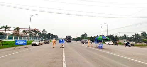 Lọt ca F0, Quảng Ninh kiểm điểm, hạ thi đua nhiều cán bộ trực chốt - Ảnh 1. Lọt ca F0, Quảng Ninh kiểm điểm, hạ thi đua nhiều cán bộ trực chốt - Ảnh 1.
