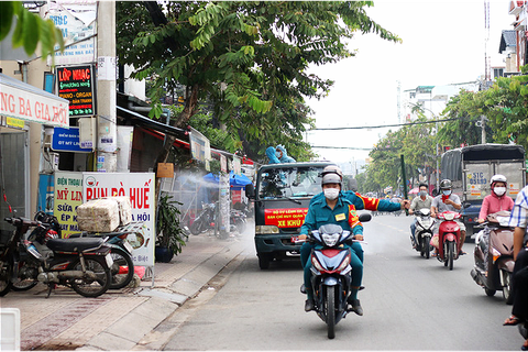 Bệnh nhân COVID-19 rời Thủ Đức về nhà ở Tân Phú đã được đưa trở lại nơi điều trị - Ảnh 1. Bệnh nhân COVID-19 rời Thủ Đức về nhà ở Tân Phú đã được đưa trở lại nơi điều trị - Ảnh 1.