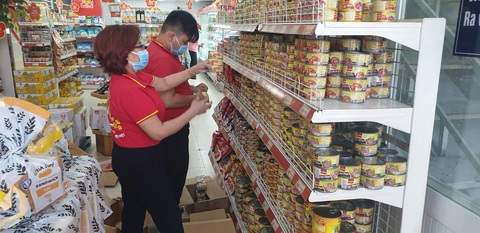 Giá rau, thịt... tăng và thực phẩm đang tấp nập đổ về đầy kho ở TP.HCM - Ảnh 6. Giá rau, thịt... tăng và thực phẩm đang tấp nập đổ về đầy kho ở TP.HCM - Ảnh 6.