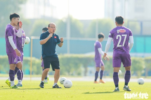 Công Phượng, Quang Hải... ngáp khi ông Park cho tập từ sáng sớm - Ảnh 2. Công Phượng, Quang Hải... ngáp khi ông Park cho tập từ sáng sớm - Ảnh 2.